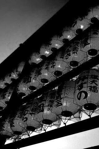 Японские фонарики вечером обои