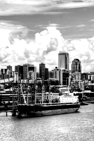 Баржа в ожидании отплытия обои