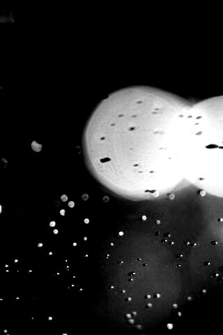 Огни, стекло и капли обои