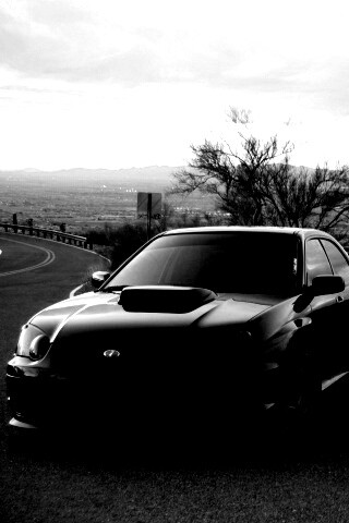 Субару на смотровой алощадке в горах обои