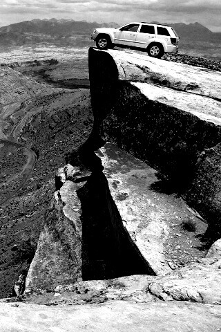 Внедорожник в горах обои