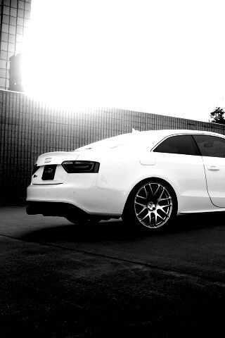 Ауди на парковке обои