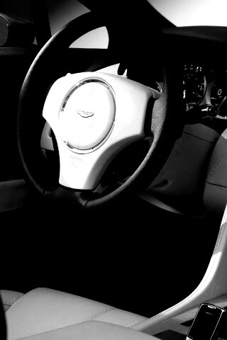 Салон Астон Мартина обои