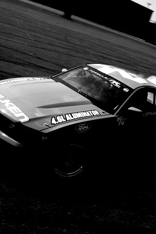 Мустанг дрифтует обои