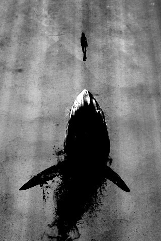 Акула гонится за человеком обои