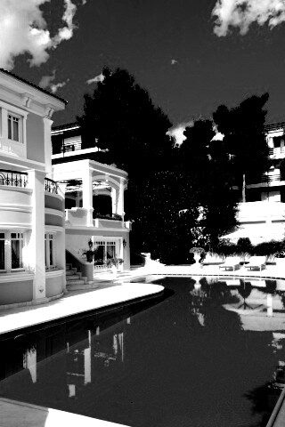 Особняк с бассейном обои