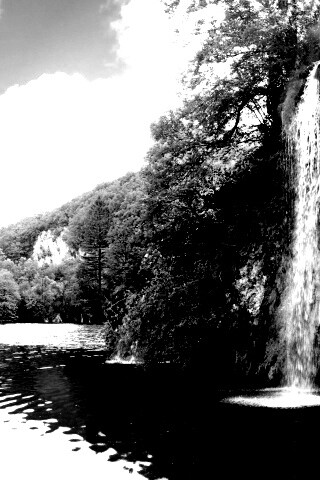 Водопад у реки обои