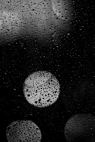 Блики за мокрым стеклом обои