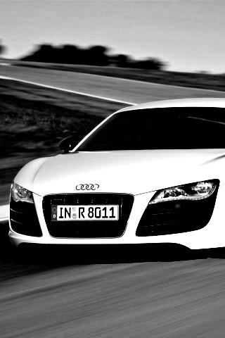 Белый Audi на повороте обои