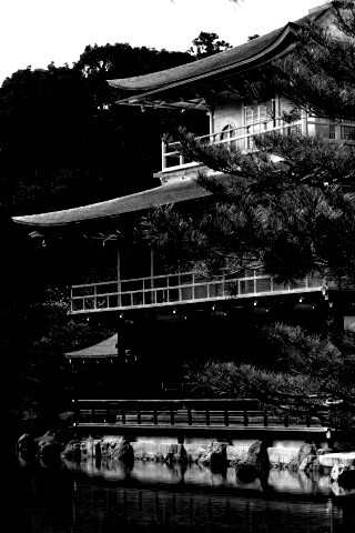 Пагода на берегу озера обои