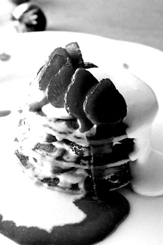 Блинчики с клубникой обои