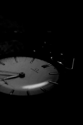 Часы на цепочке обои