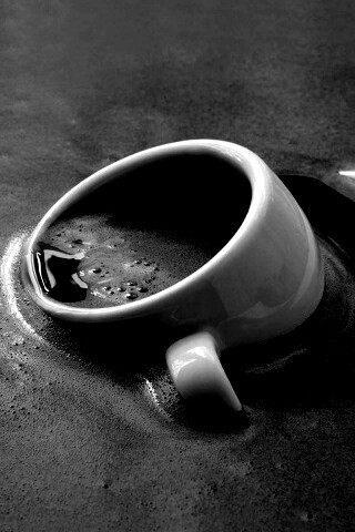 Чашка тонет в кофе обои