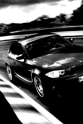 Гонщик за рулем BMW M1 обои