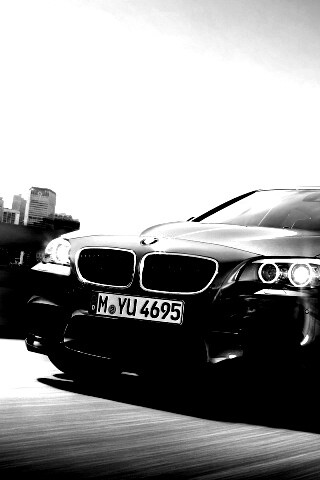 БМВ Ф10 в лучах солнца обои