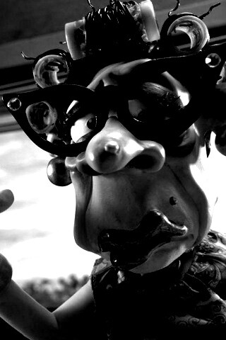 Курящая старушка обои