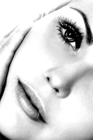 Взгляд из под ресниц обои