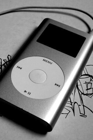 iPod на лиске с граффити обои