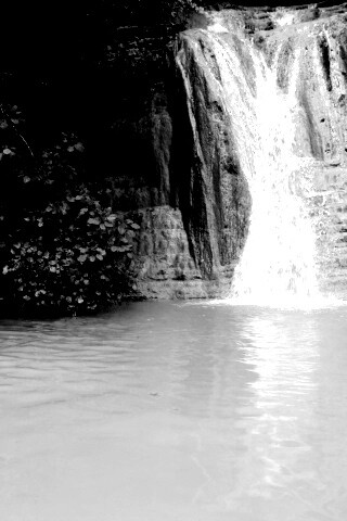 У водопада обои