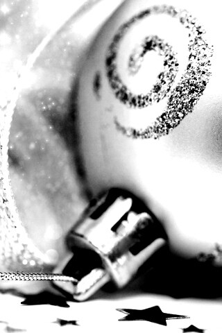 Ёлочный шарик белого цвета обои