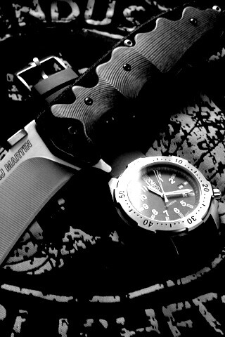 Солдатские часы и нож обои