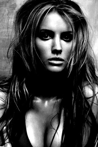 Брюнетка обои