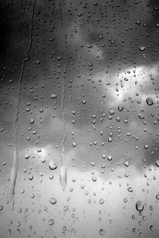 Капли на стекле обои