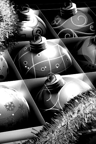 Елочные игрушки в коробке обои