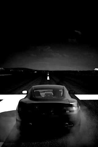 Aston на взлетной полосе обои