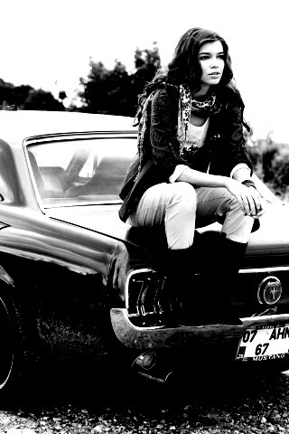 Девушка на мустанге обои