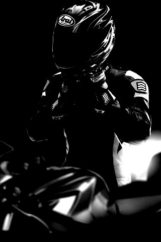 Мотоциклист в черном обои