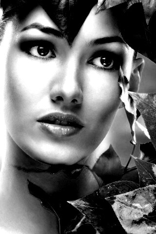 Девушка с зелеными листьями обои