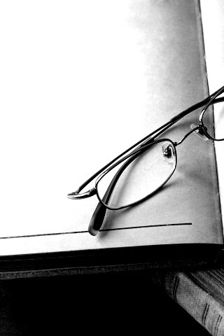 Очки и блокнот обои