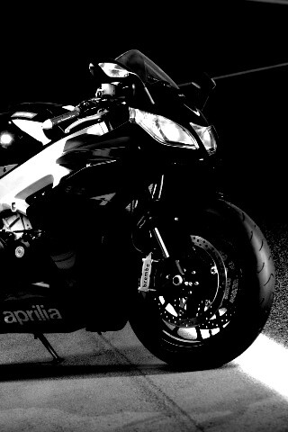 Aprilia на треке обои