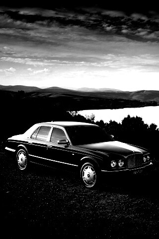 Бентли у озера обои