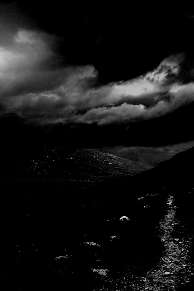 Тропинка средь холмов обои