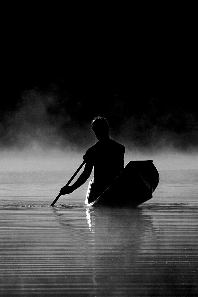 Один в лодке обои