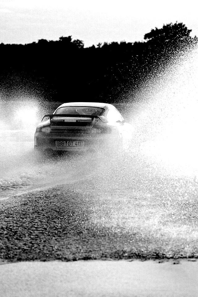 Брызги из под колес обои