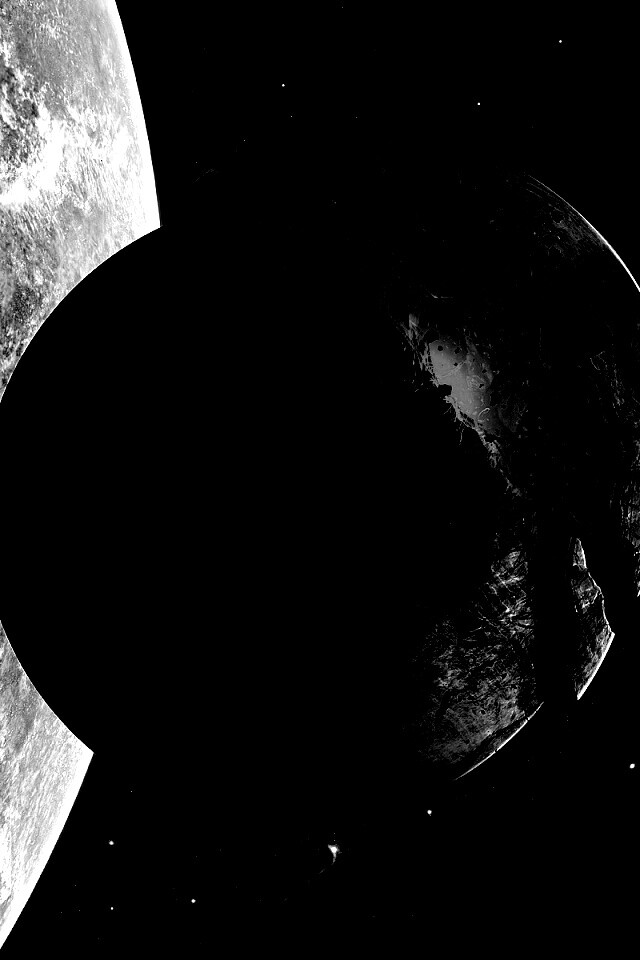 Спутник раскалывается пополам обои