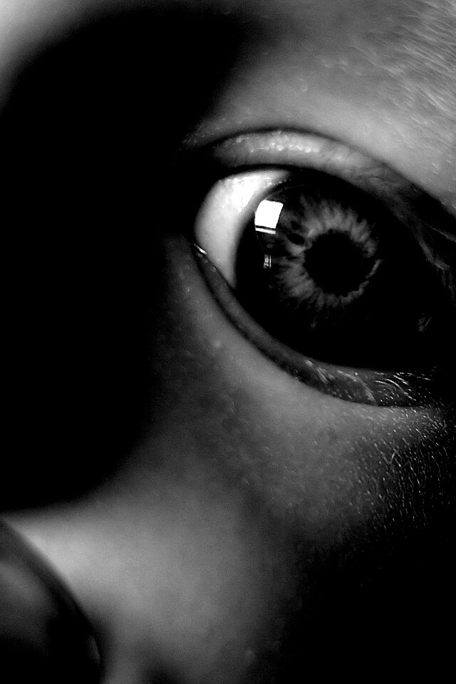 Синий глаз ребенка обои