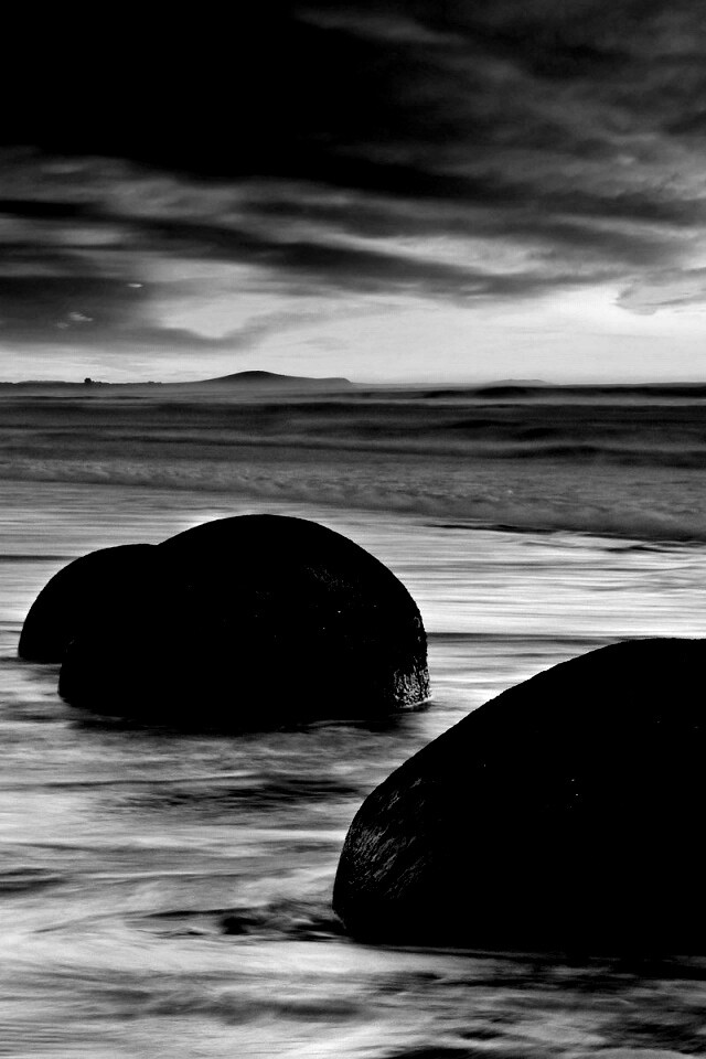 Камни в морском прибое обои