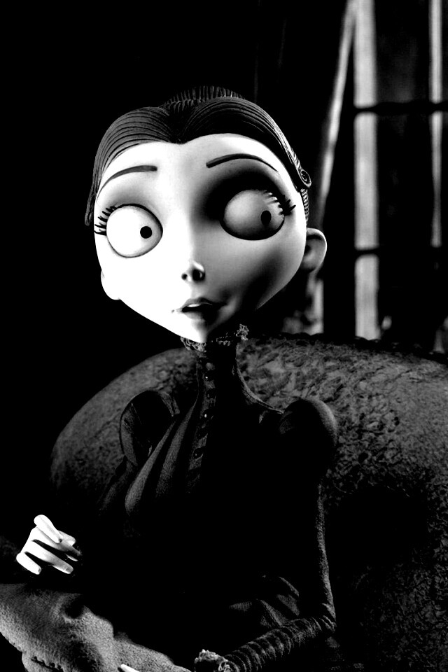 Мертвая невеста вышивает обои