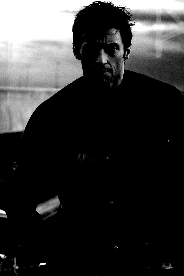 Хью Джекман с мотоциклом обои