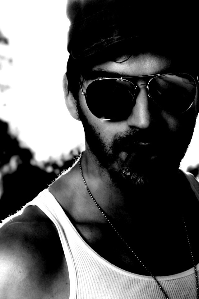 Суровый парень с сигарой обои