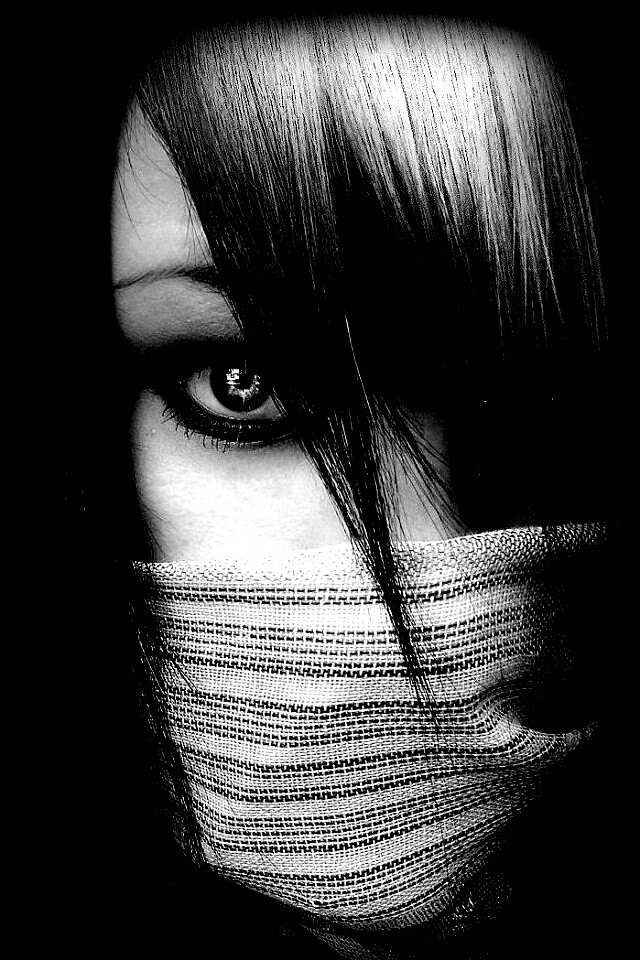 Девушка с закрытым ртом обои