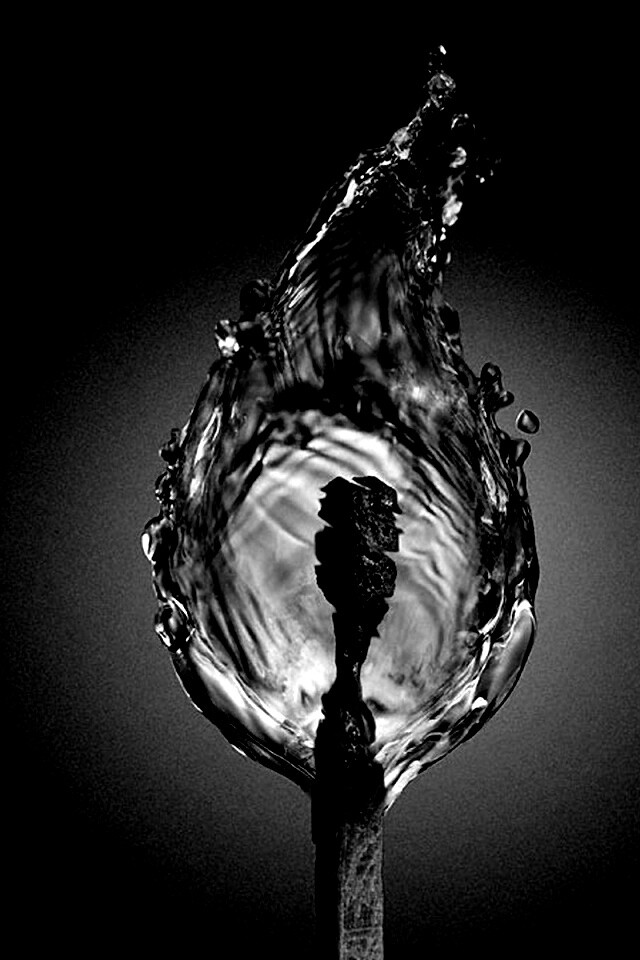 Водяное пламя спички обои