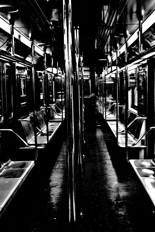 Пустой вагон метро обои