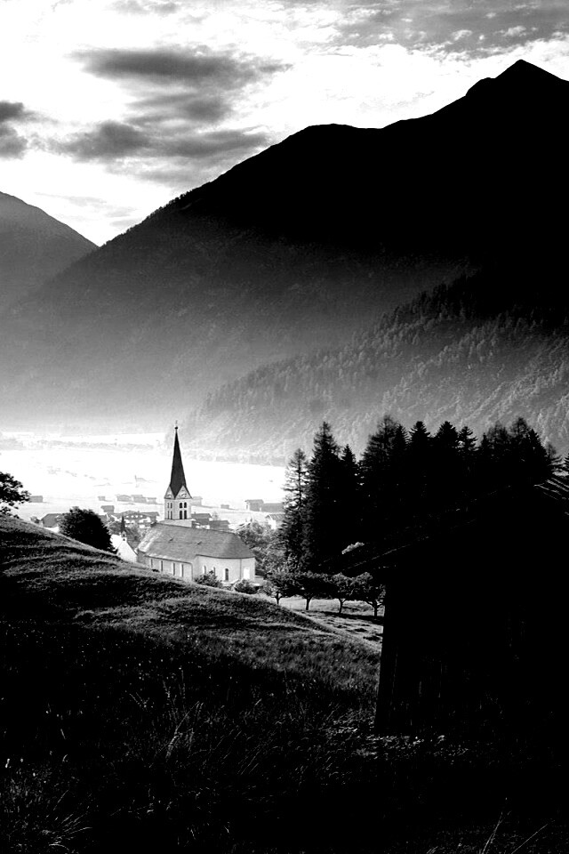 Церковь в австрийской деревне обои