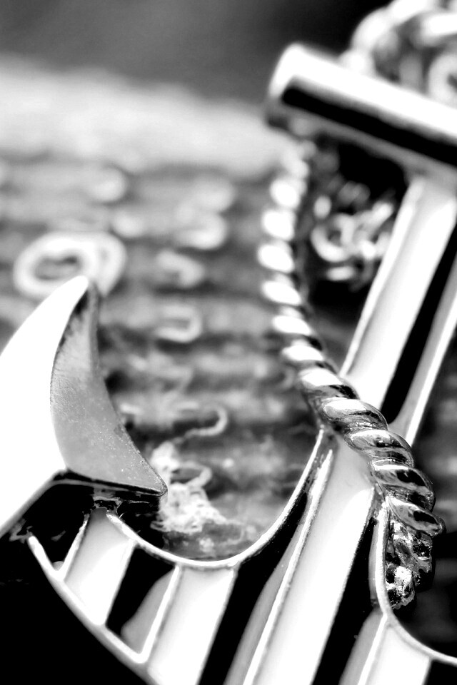 Кулон в виде якоря обои