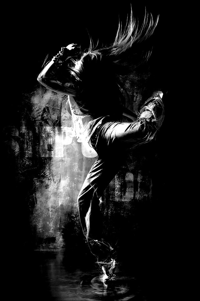 Девушка в диком танце обои